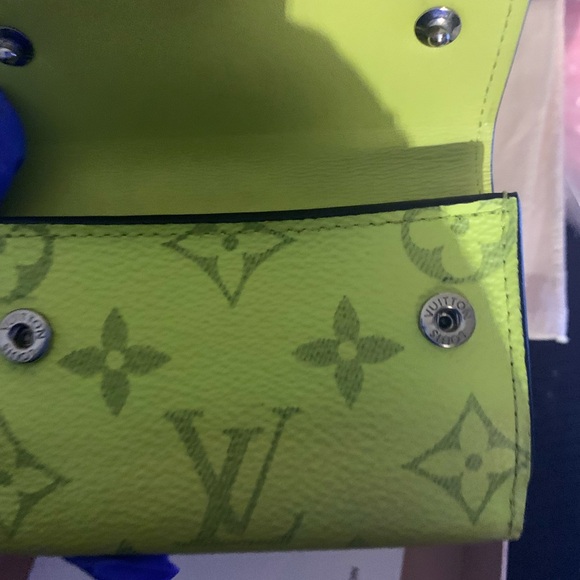 Louis Vuitton Lime Green Taigarama bifold‎ - Picture 4 of 13